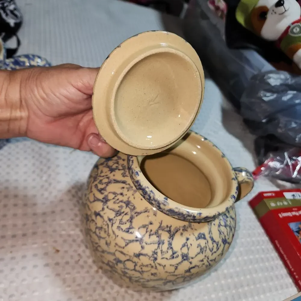 ROSEVILLE OHIO SPONGEWARE POTTERY BEAN POT